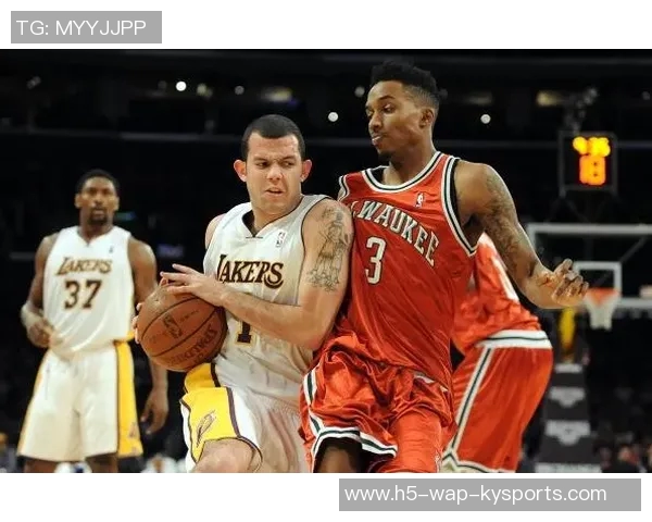 骑士与雄鹿的经典对决回顾：16-17赛季的精彩瞬间与战术分析