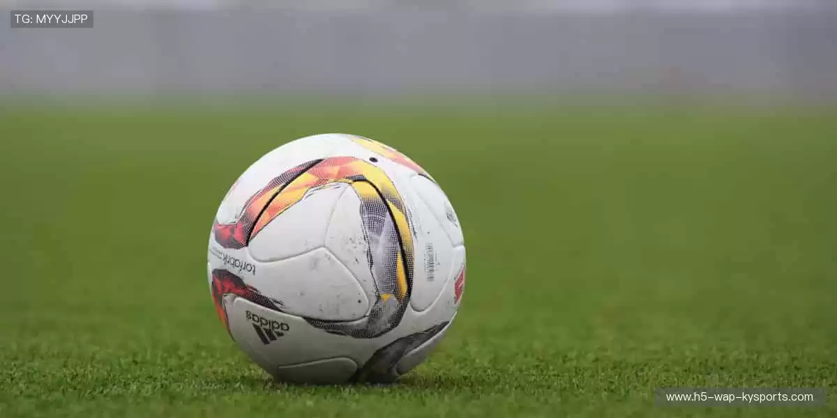 实时弹幕，边看边聊，做赛场最活跃的观众！💬🎉